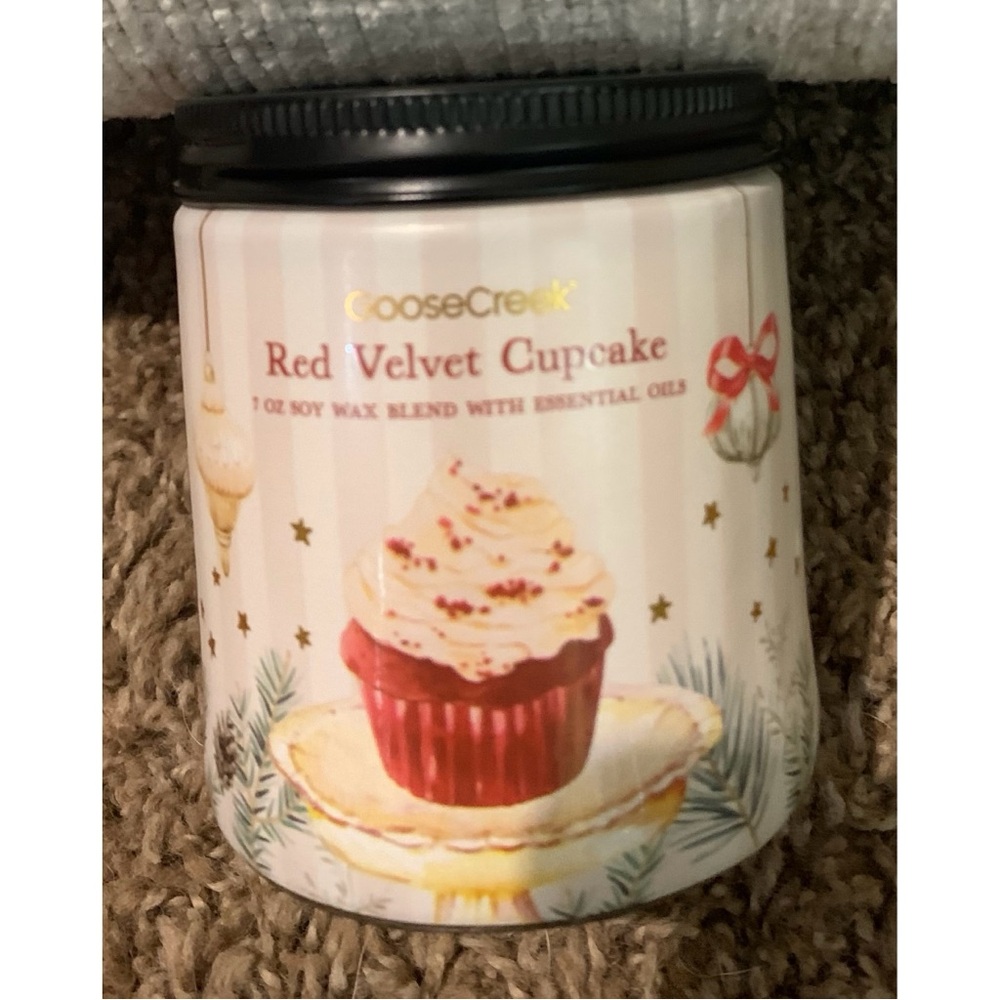 Goose Creek Candle 7 oz Red Velvet Cupcake